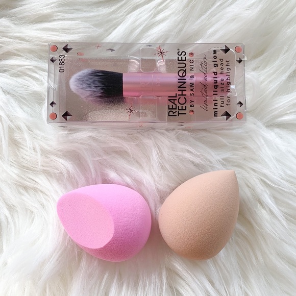 Real Techniques Other - 2 makeup blenders and a highlighter brush